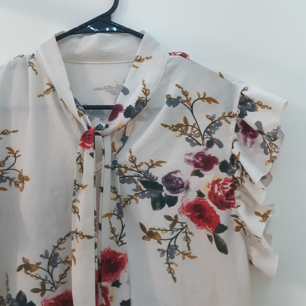 Bright Floral Printed Fall Top